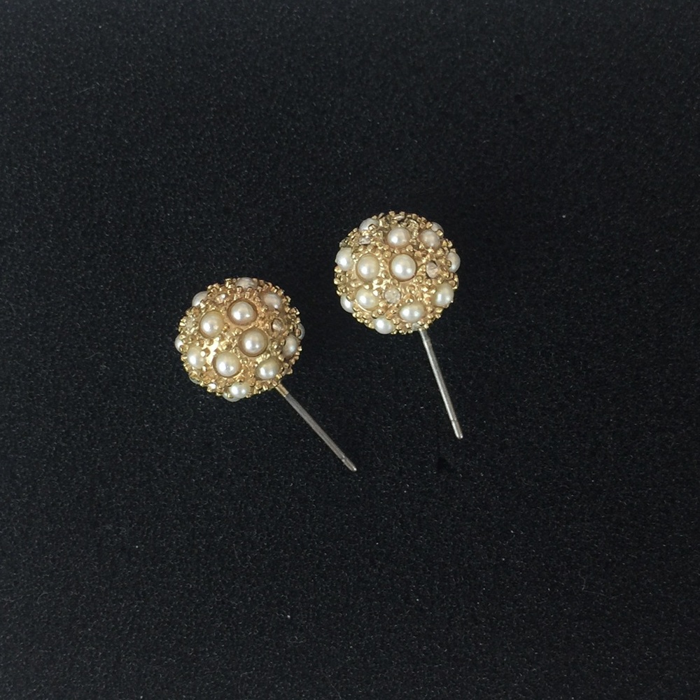 Ann Taylor Sparkling pearly ball stud earrings EUC